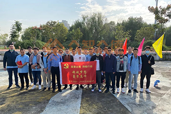 “众志成城,飞跃巅峰”企业团建活动